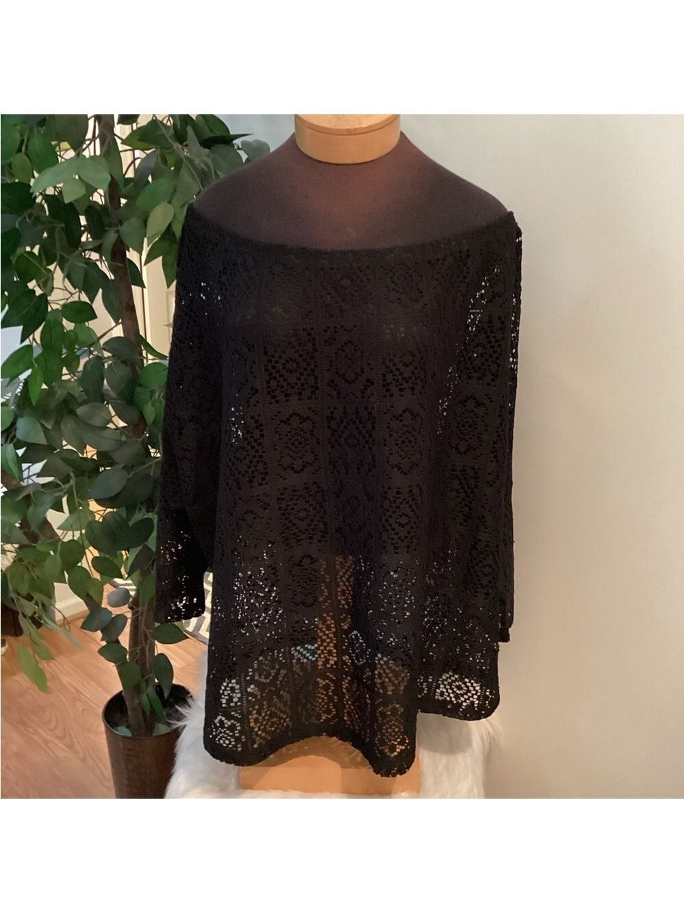 SHEIN black open crochet style knit on or off shoulder Woman’s 4X